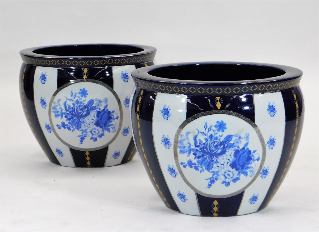 PR 19C EUROPEAN BLUE WHITE PORCELAIN 29c4d8