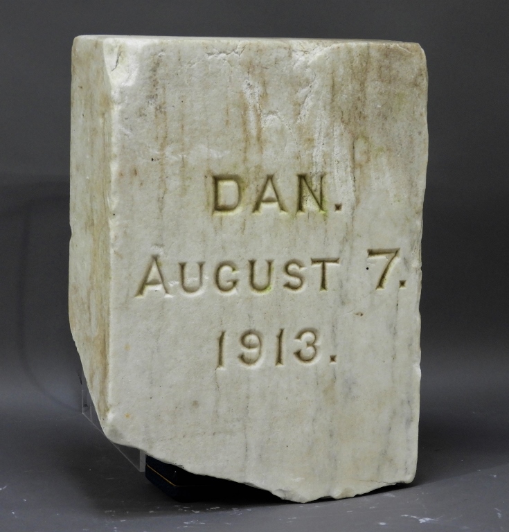 1913 WHITE MARBLE DAN PET GRAVESTONE 29c514