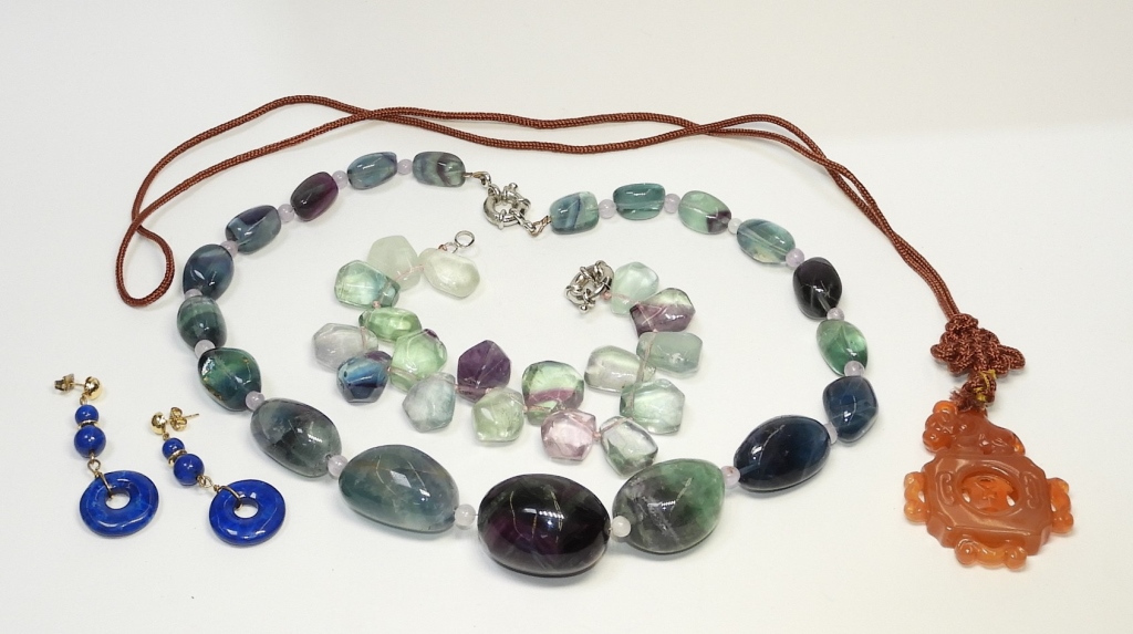 CHINESE HARDSTONE AGATE NECKLACE