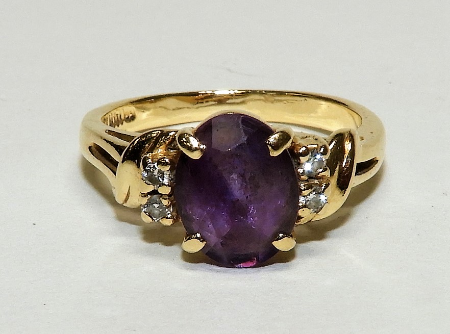 14K GOLD SOLITAIRE AMETHYST & DIAMOND