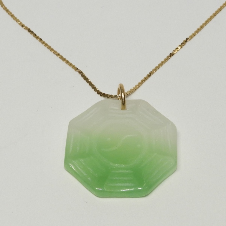 CHINESE 14K GOLD JADEITE PENDANT 29c5e9