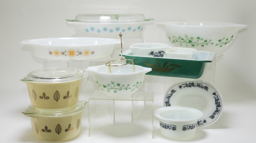 11PC VINTAGE PYREX GREEN IVY SNOWFLAKE