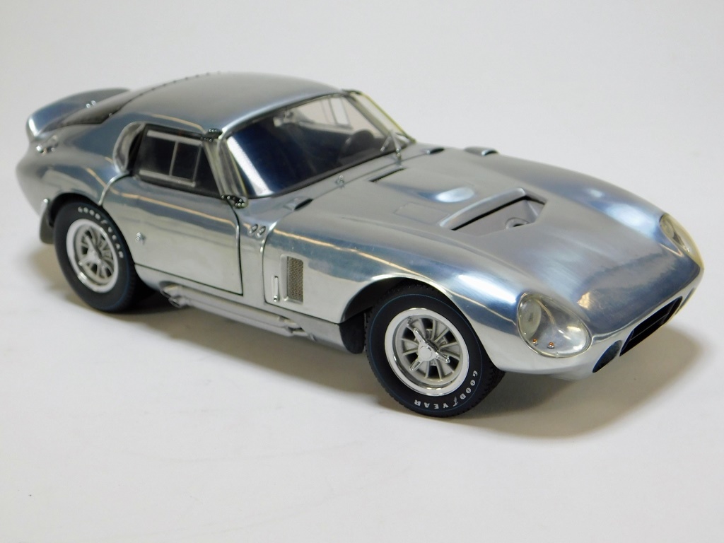 EXOTO RACING LEGENDS 1:18 COBRA DAYTONA