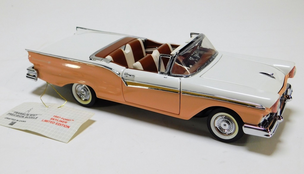 FRANKLIN MINT 1:24 1957 FORD SKYLINER