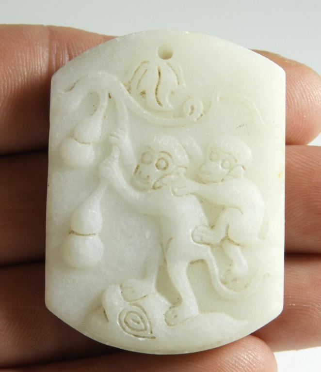 CHINESE CARVED WHITE JADE MONKEY 29caf7