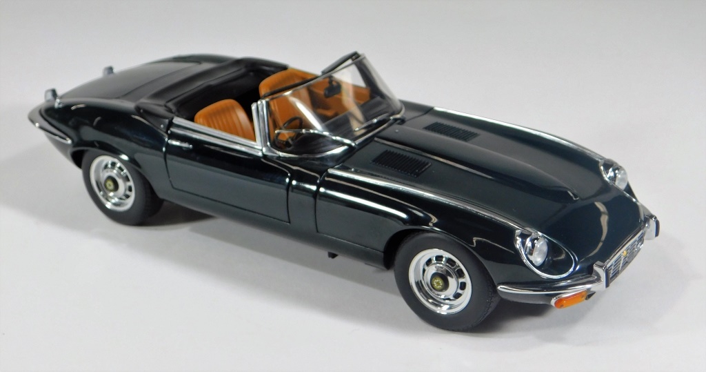 AUTOART MILLENIUM JAGUAR E-TYPE ROADSTER