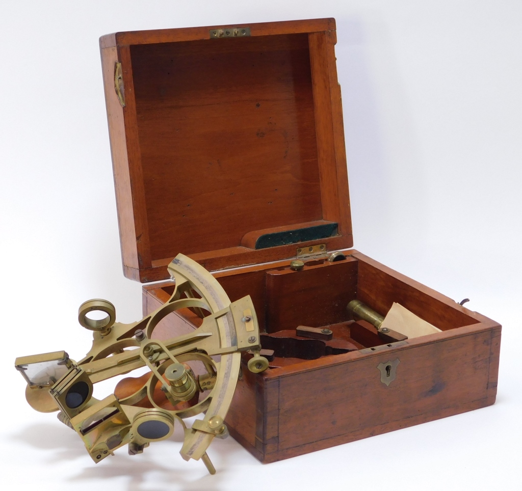 19C BRASS ENGLISH SEXTANT IN FITTED 29a945