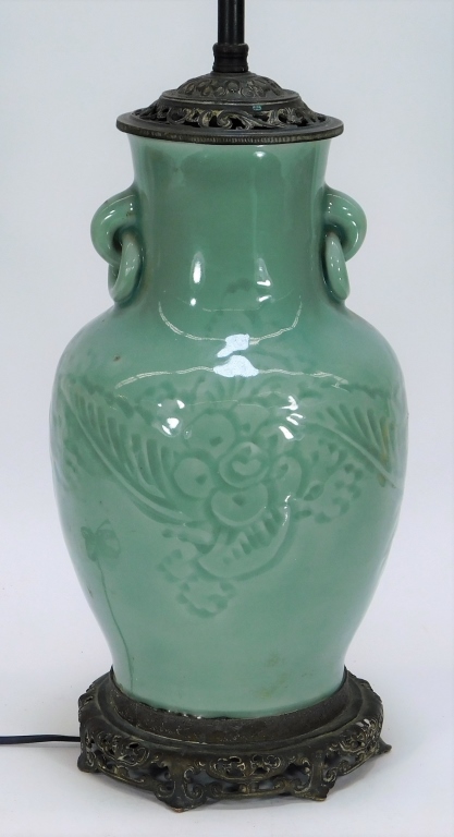 CHINESE CELADON PORCELAIN VASE 29a9ad