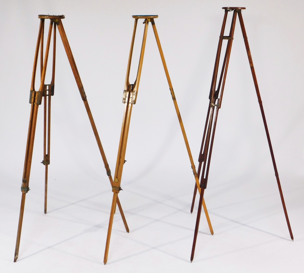 LOT OF 3 WOODEN TRIPODS Lot of 29ac6f