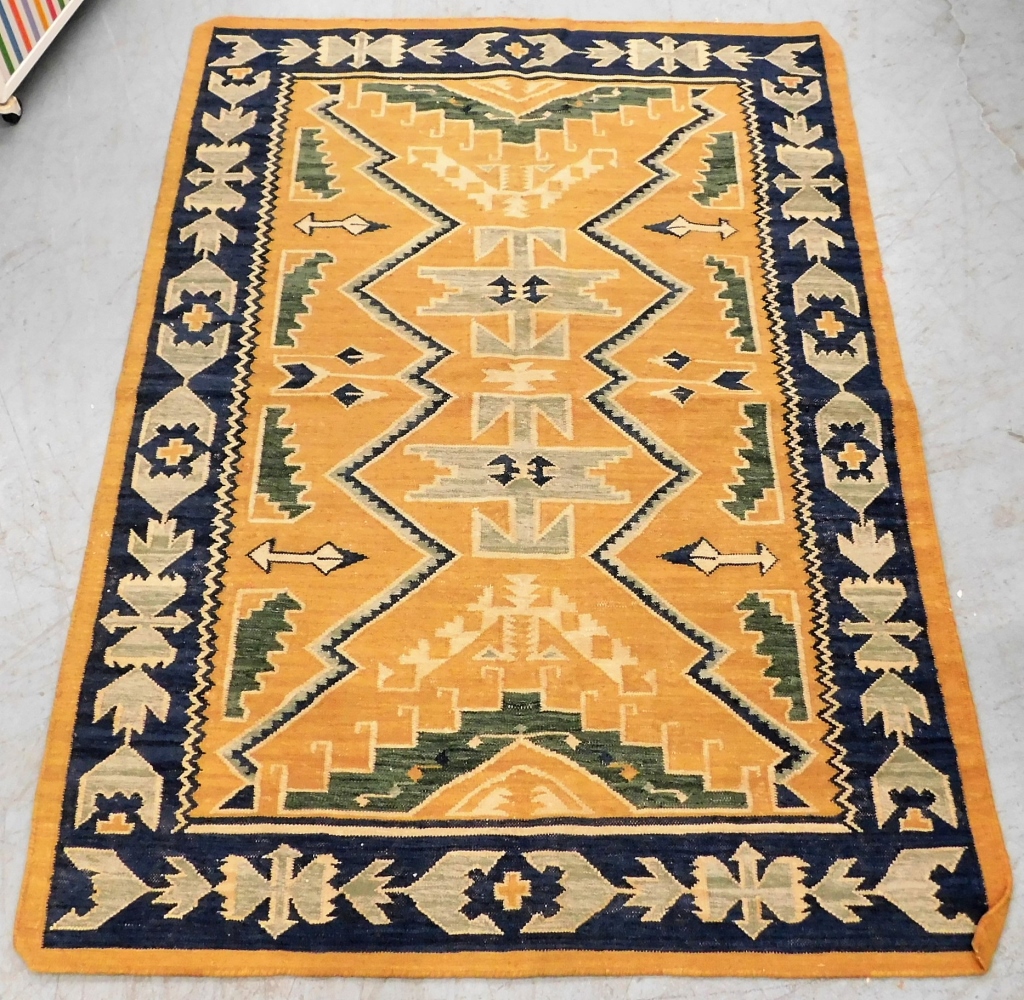 GEOMETRIC FLAT WEAVE RUG Middle