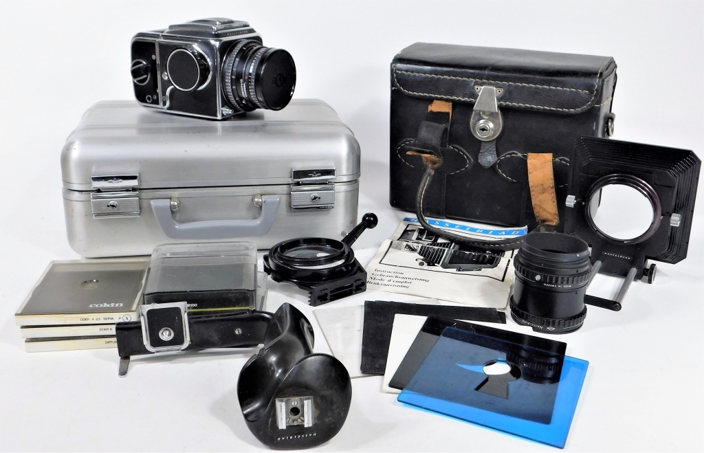 HASSELBLAD 500C CAMERA AND ACCESSORIES 29ae4e