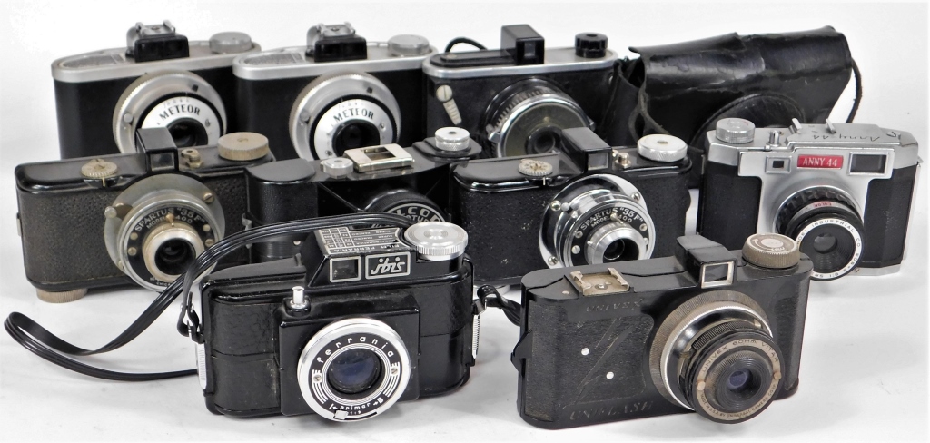 GROUP OF 10 1940S 1950S FILM CAMERAS 29af4e