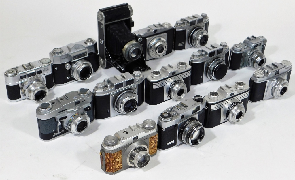 GROUP OF 14 35MM AND 120 FILM CAMERAS 29af53