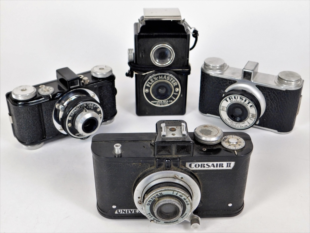 GROUP OF 4 1940S CAMERAS Group