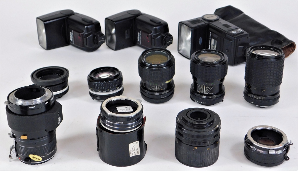 GROUP OF NIKON ACCESSORIES Group 29b00f