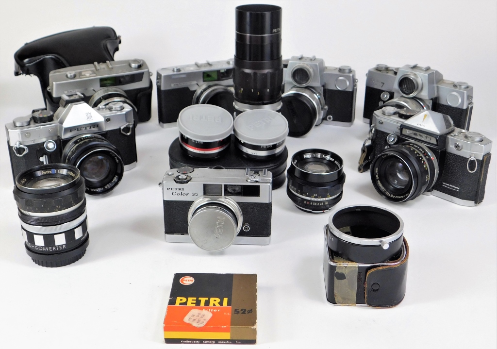 GROUP OF 7 PETRI 35MM CAMERAS AND 29b07c