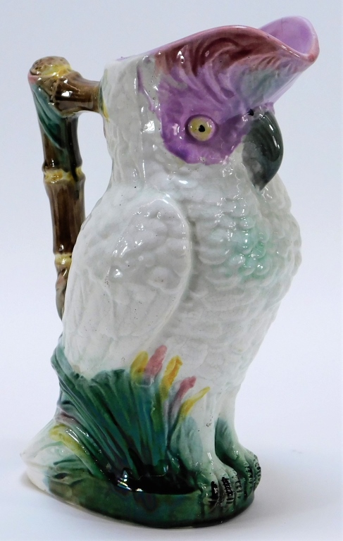 ENGLISH MAJOLICA FIGURAL PARROT 29b26a