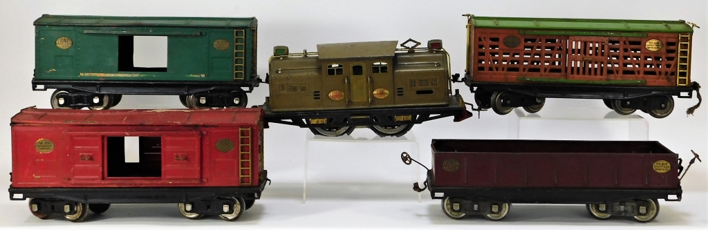 5 ANTIQUE LIONEL TRAIN CAR GROUP 318E