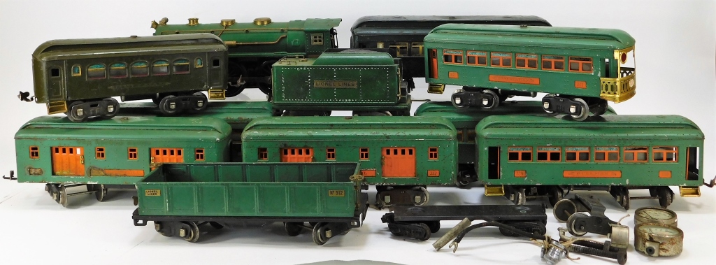 11 ANTIQUE LIONEL PRE WAR TRAIN