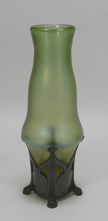 GREEN IRIDESCENT BOHEMIAN ART GLASS 29b799