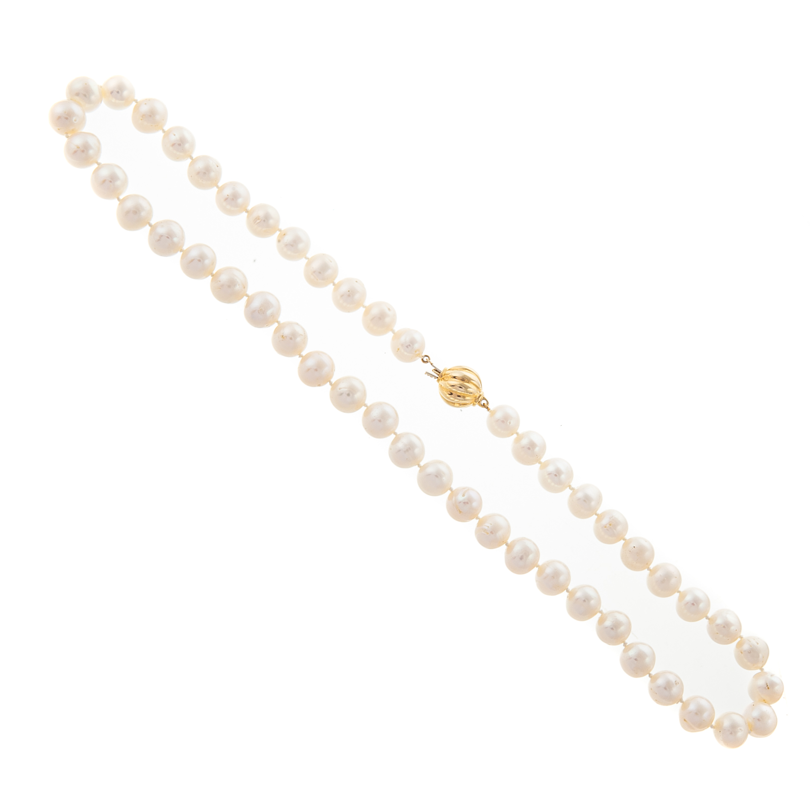 A 10 MM FRESH WATER PEARL NECKLACE