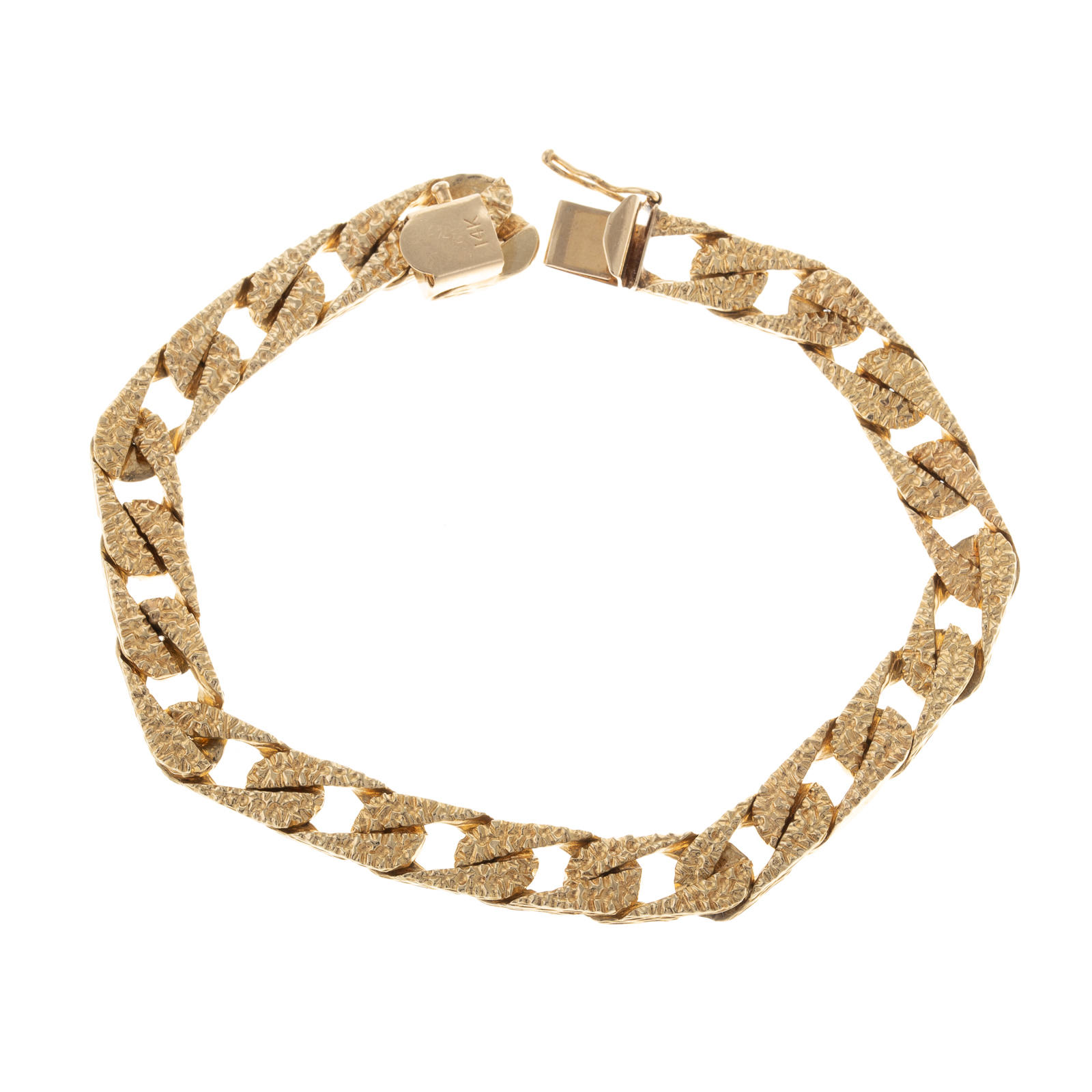 A TEXTURED CURB LINK BRACELET IN