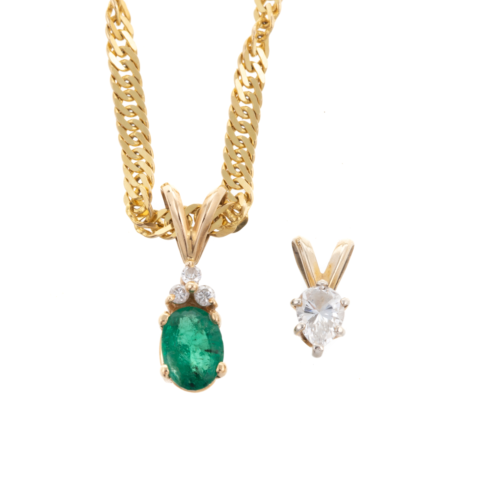 AN EMERALD & DIAMOND PENDANT WITH