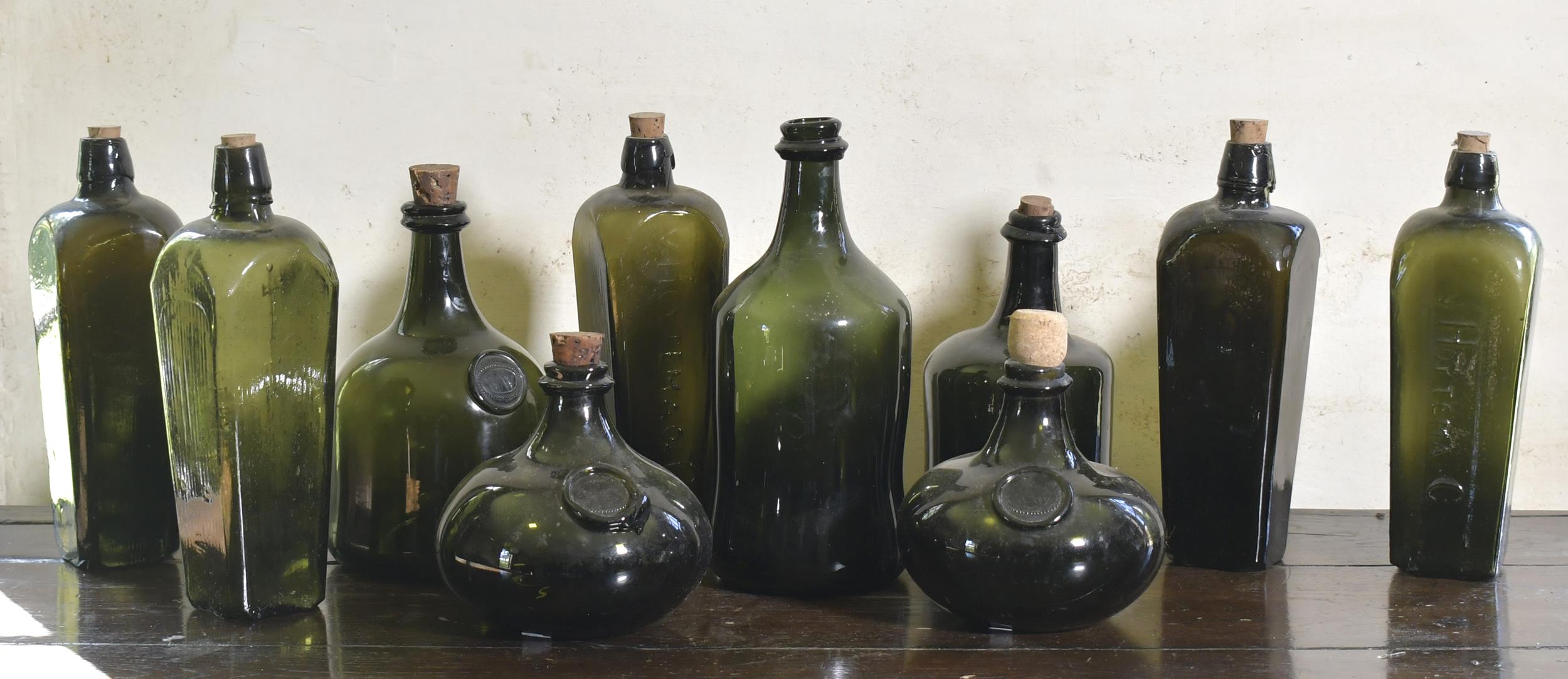 EARLY GLASS BOTTLE COLLECTION  29e0dd