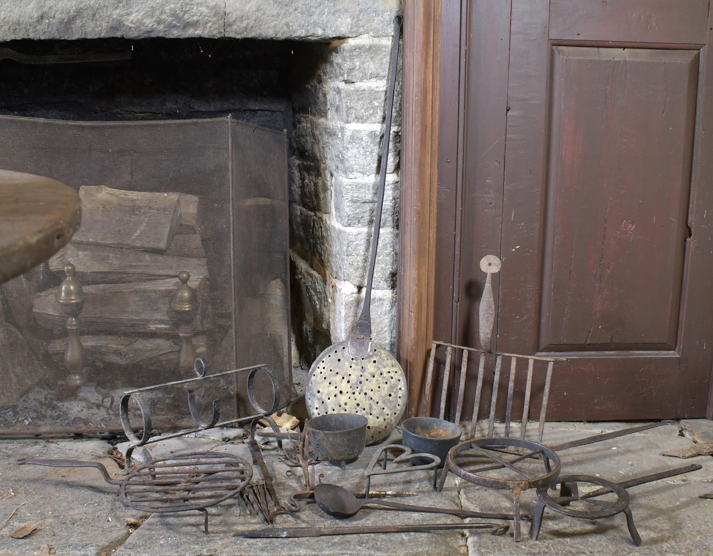 COLLECTION OF ANTIQUE IRON HEARTH