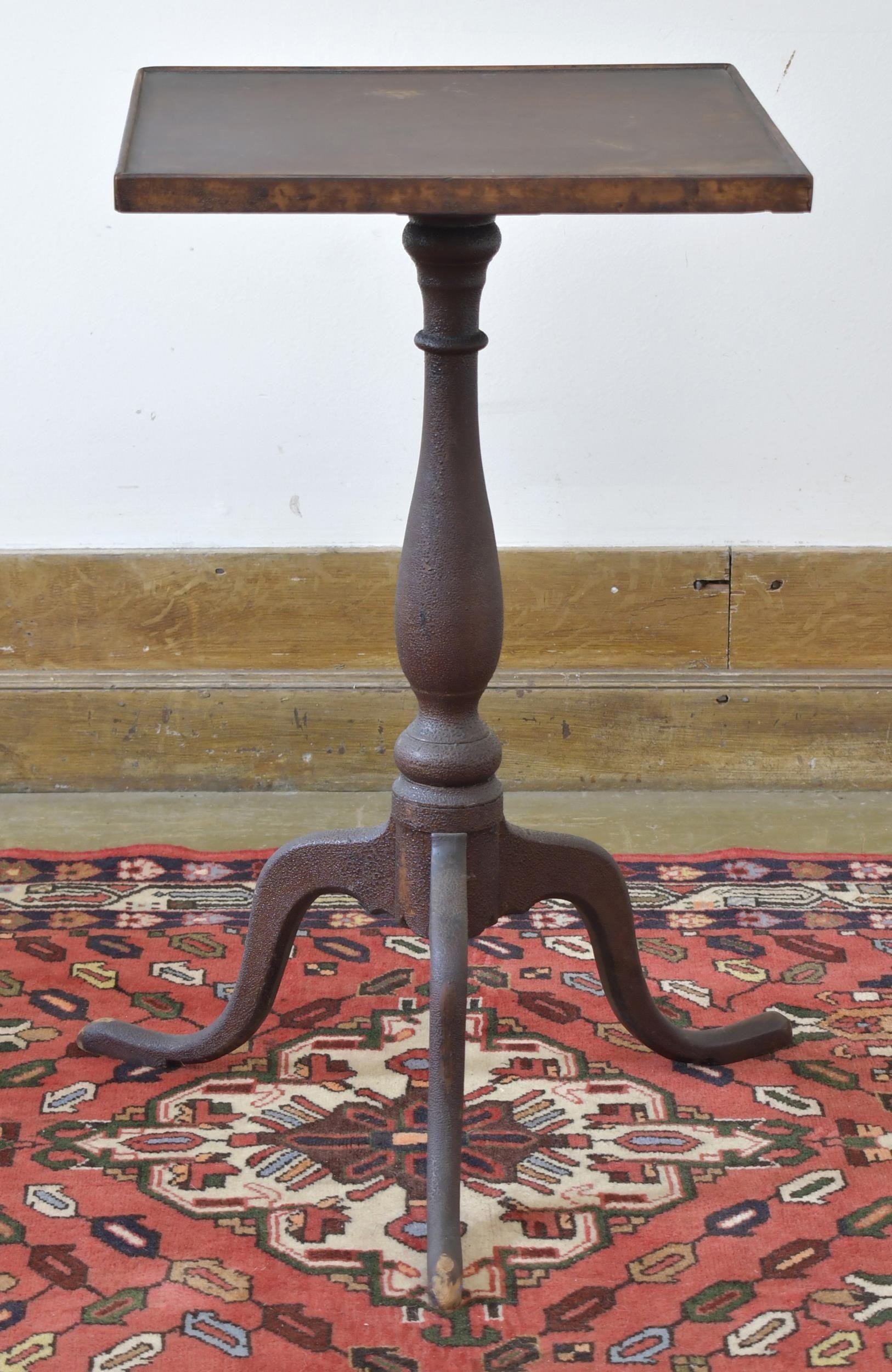 18TH C QUEEN ANNE CANDLESTAND  29e1f8