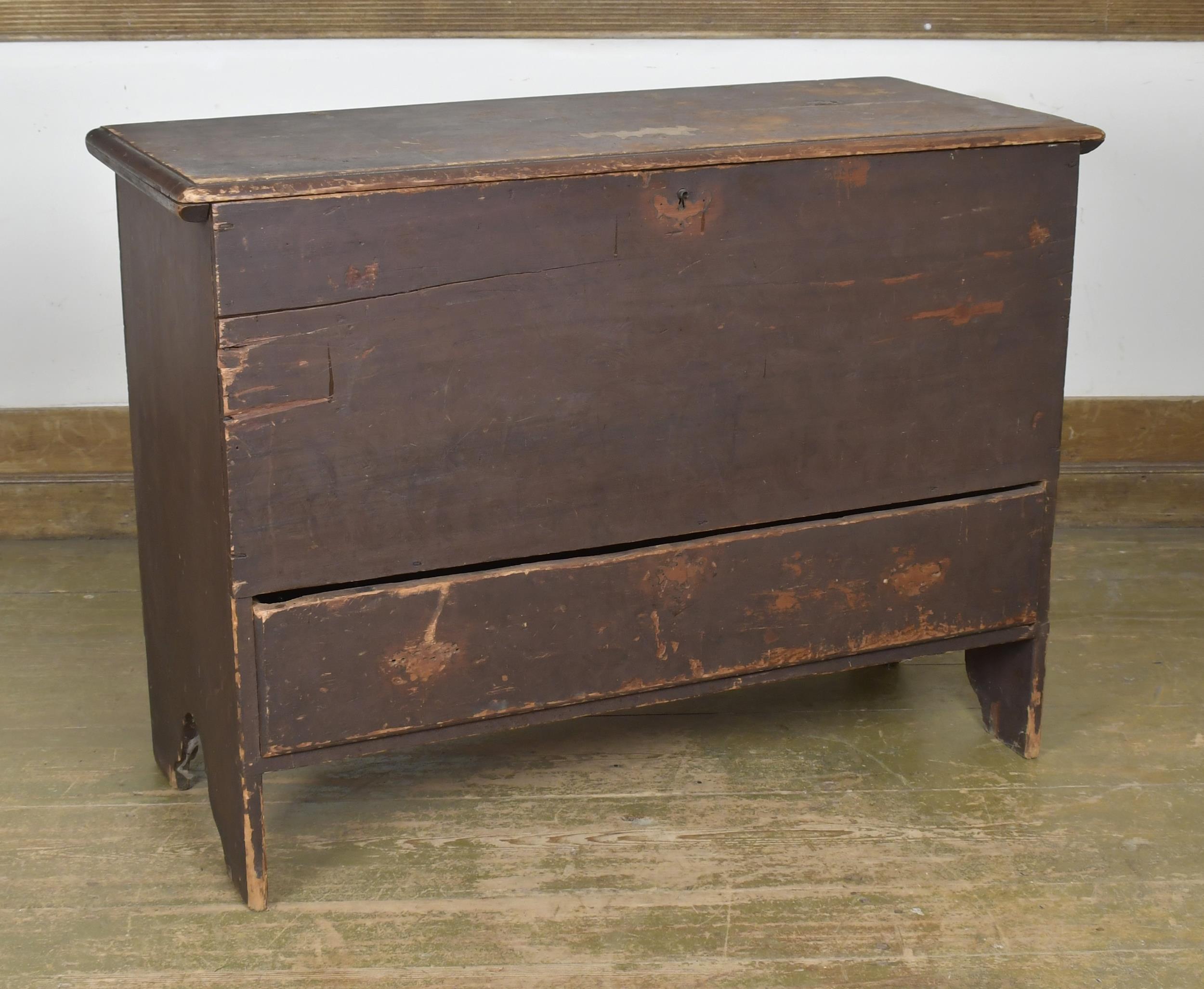 18TH C. PINE BLANKET CHEST. A lift