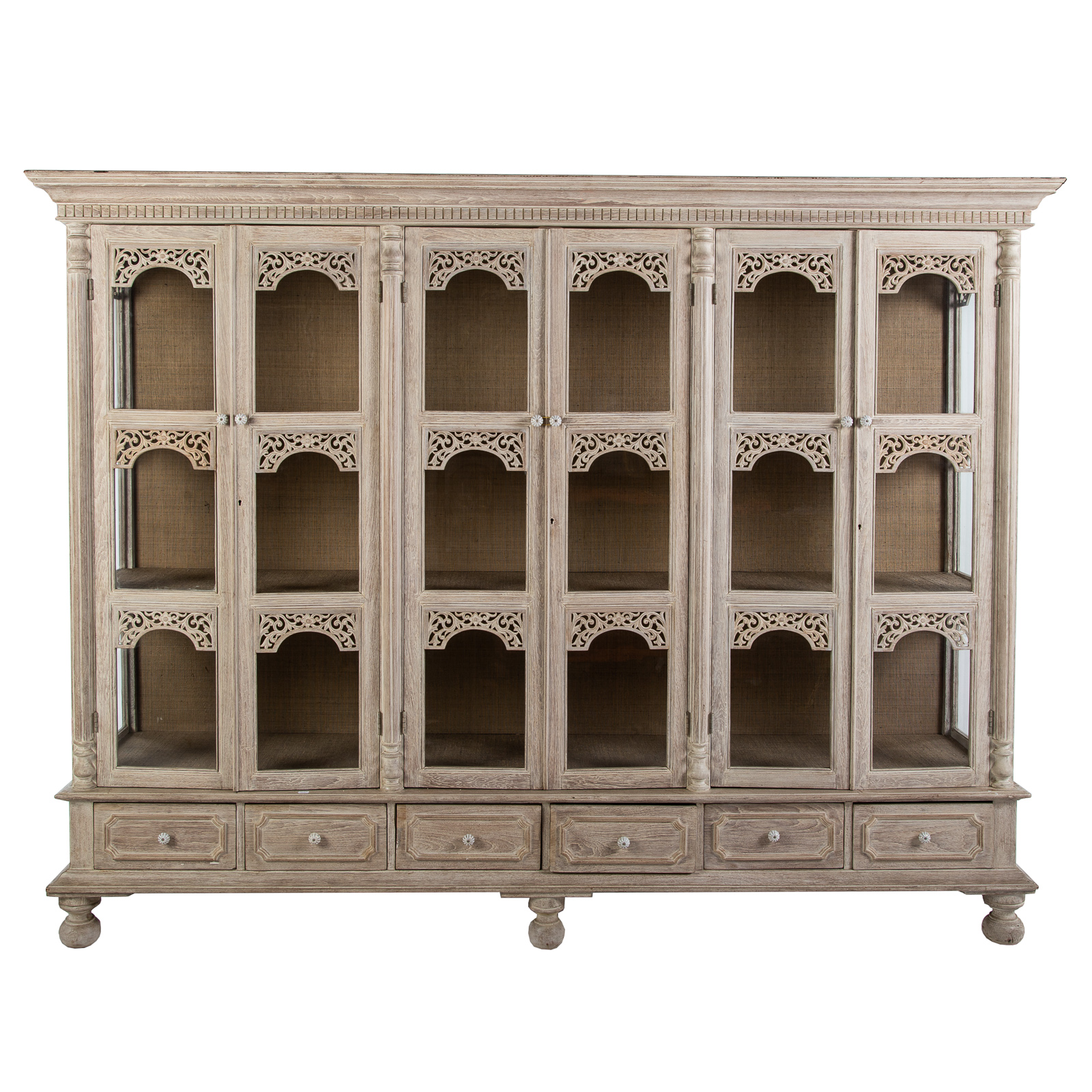 CONTINENTAL STYLE DISTRESSED CUPBOARD 29e50b