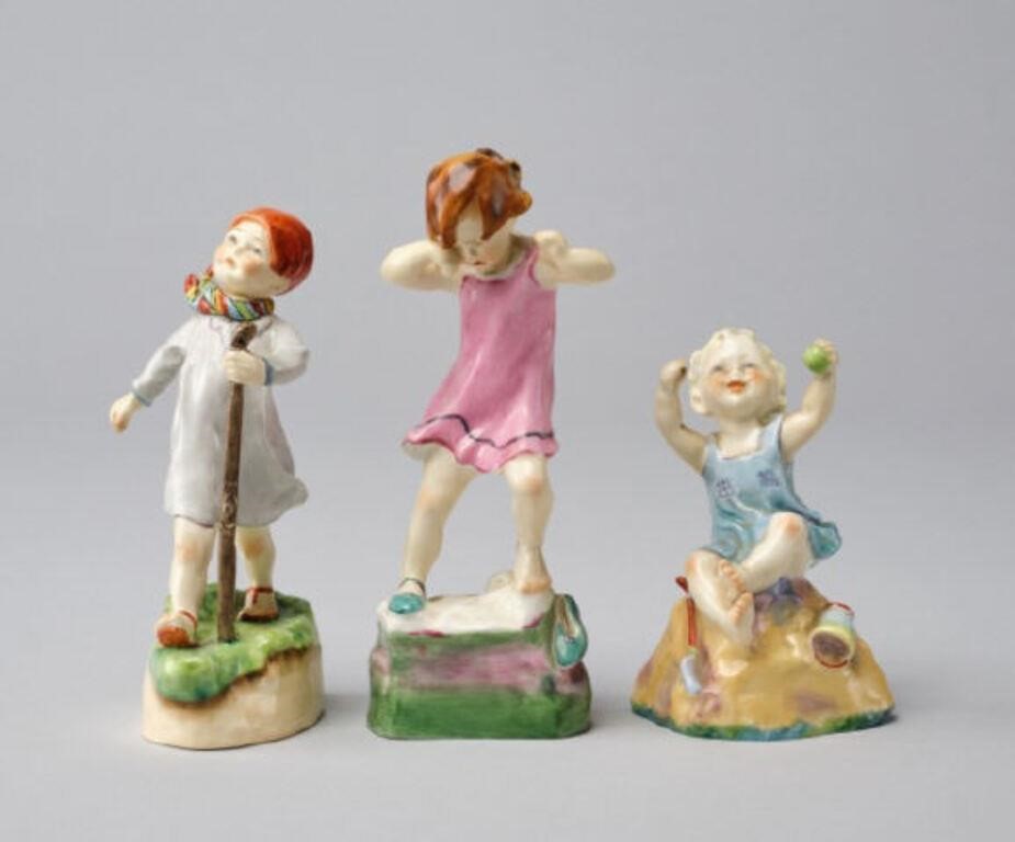 THREE DAYS OF THE WEEK FIGURINESThree 29e56b