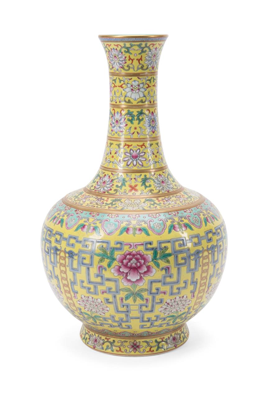 CHINESE FAMILLE JAUNE FLORAL BOTTLE 29f4d1