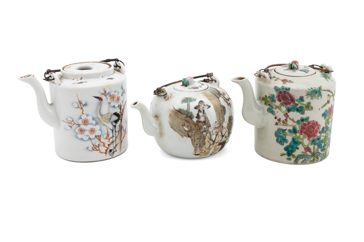 THREE CHINESE PORCELAIN LIDDED