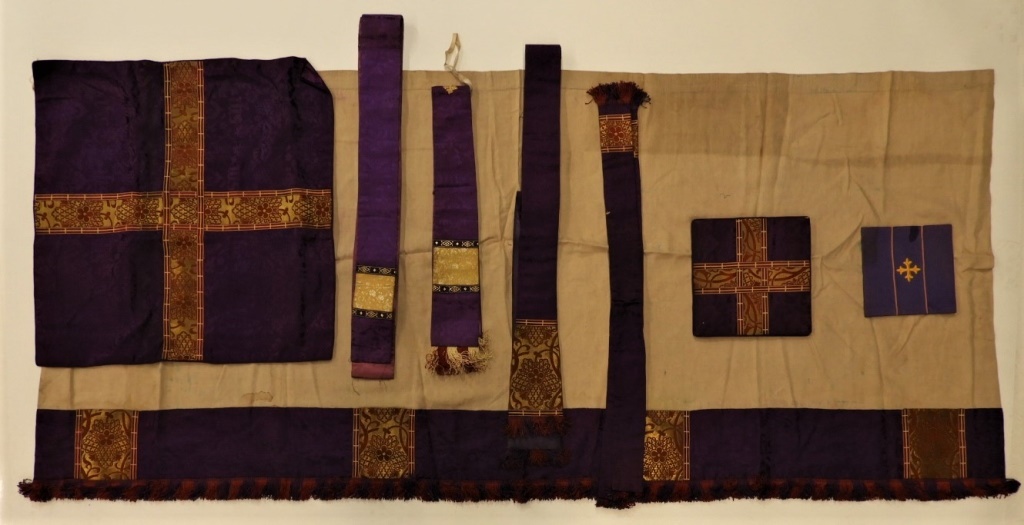 8PC. PURPLE GOLD SILK BROCADE CATHOLIC