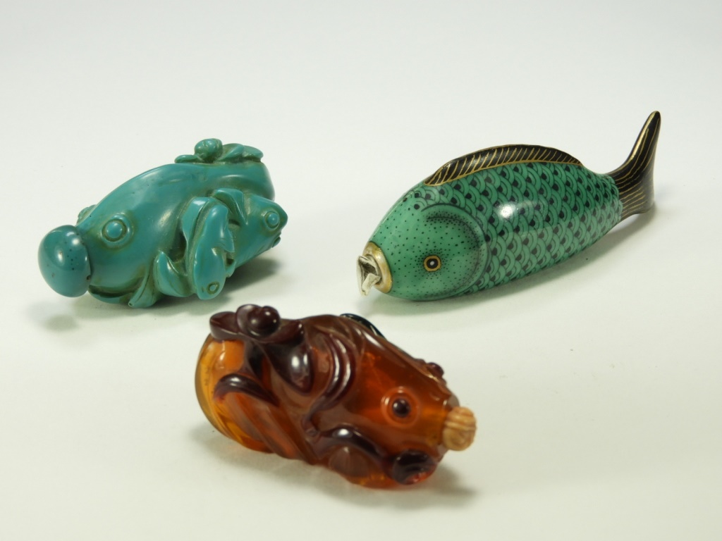 3 CHINESE AMBER PORCELAIN FISH 29d18a