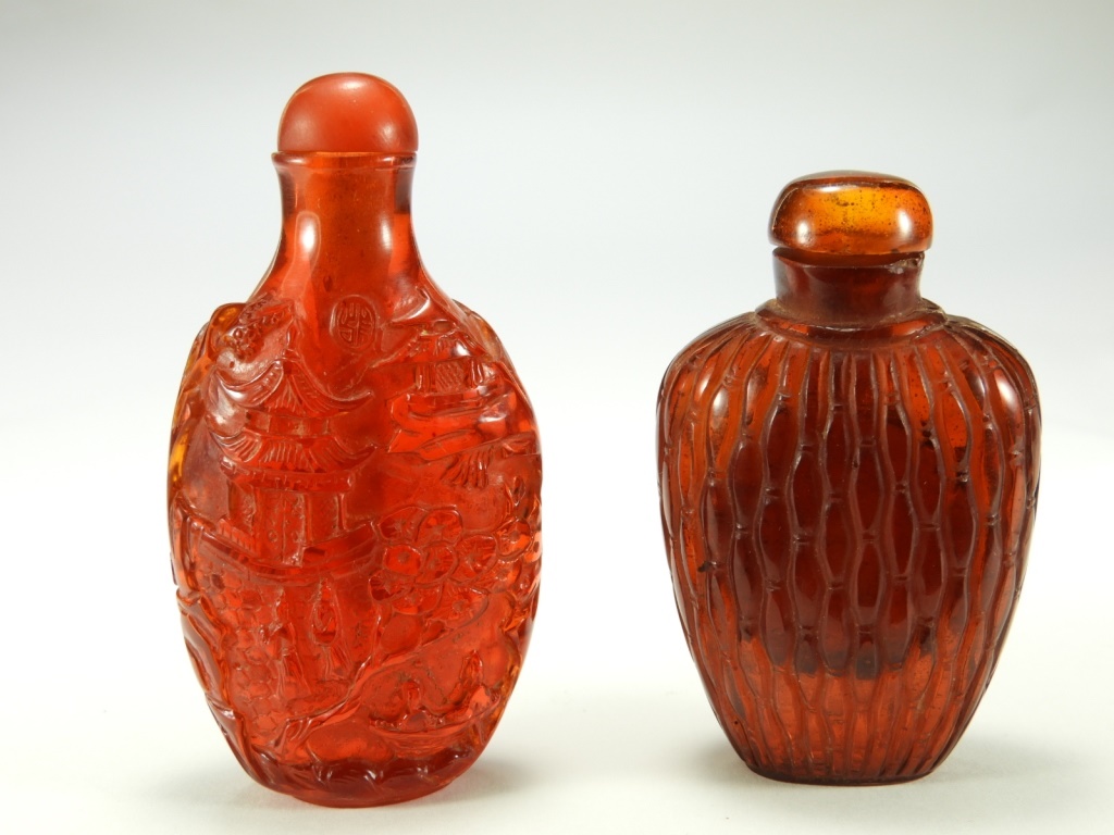 2 CHINESE FAUX AMBER SNUFF BOTTLES 29d185