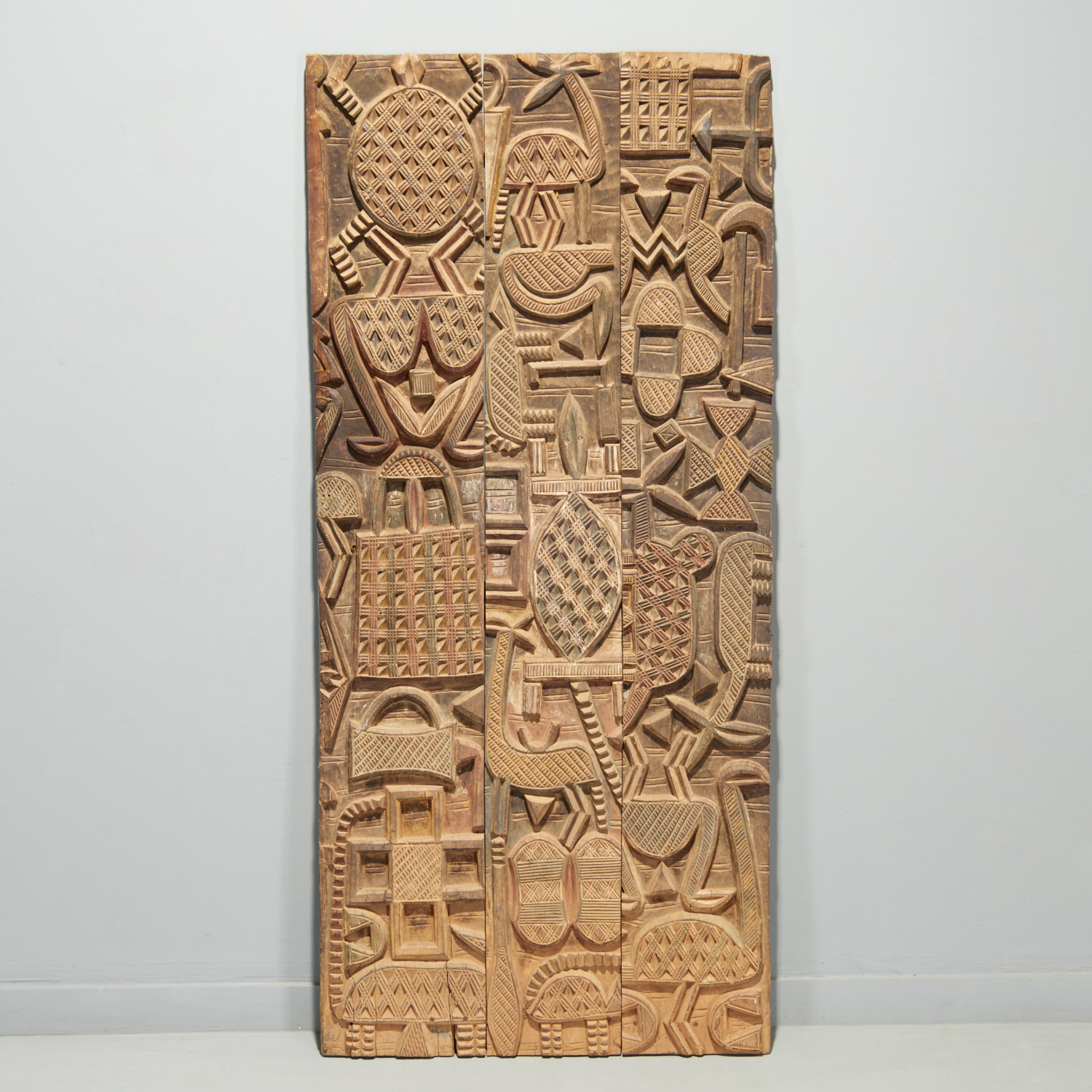 NUPE PEOPLES FINELY CARVED DOOR 29d24e