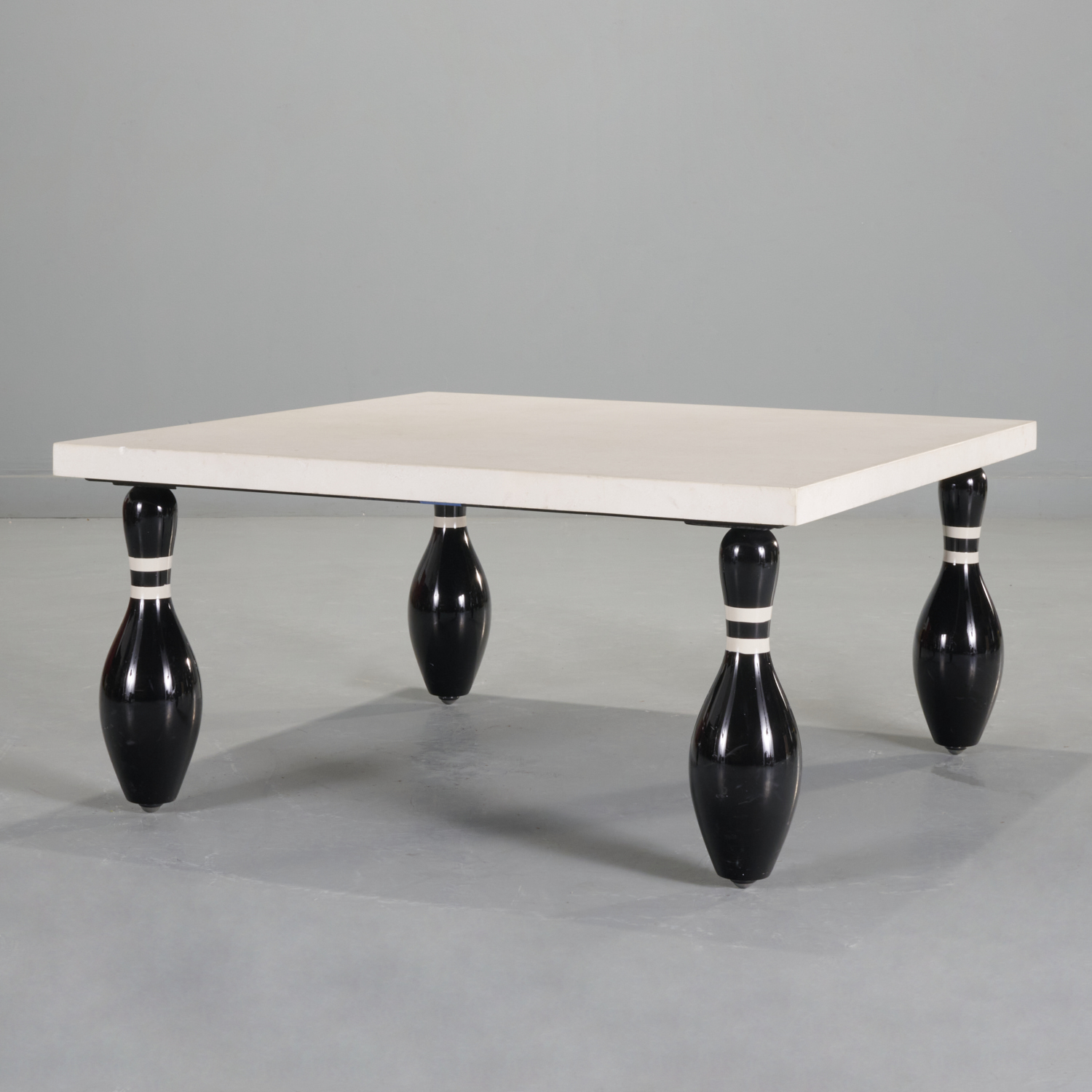 CUSTOM COFFEE TABLE 20th c., USA, square