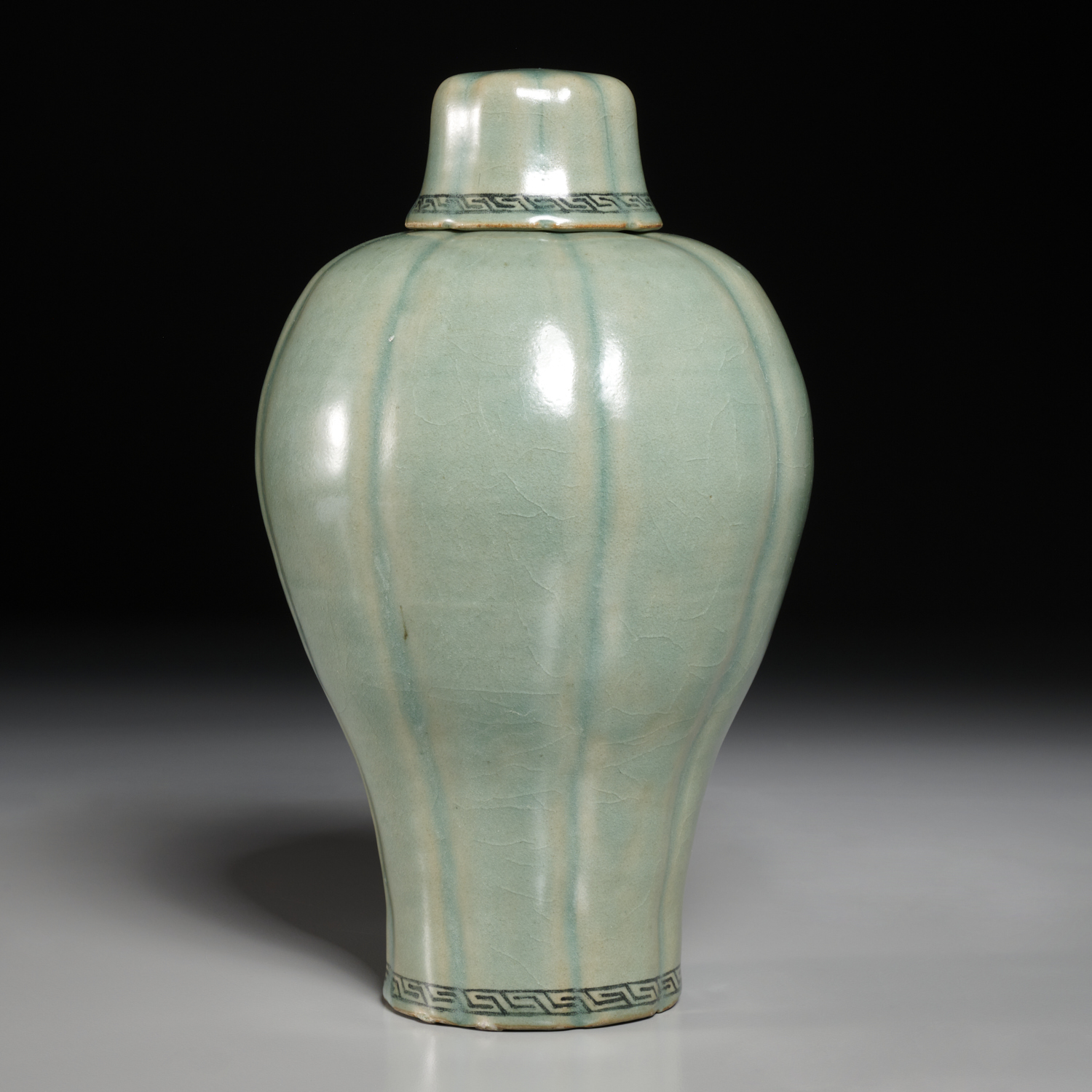 KOREAN CELADON GLAZED JAR AND COVER 29d322