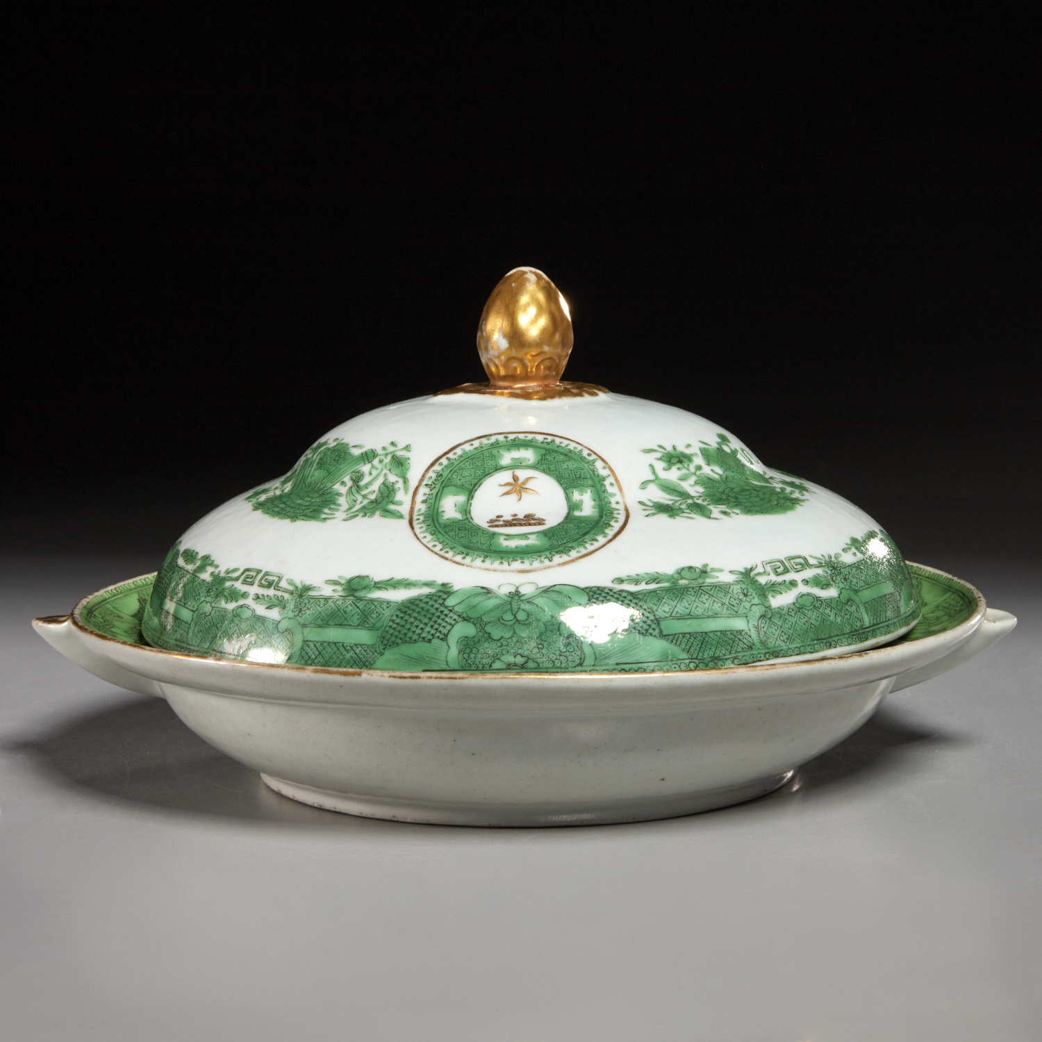 CHINESE GREEN FITZHUGH HOT WATER 29d351