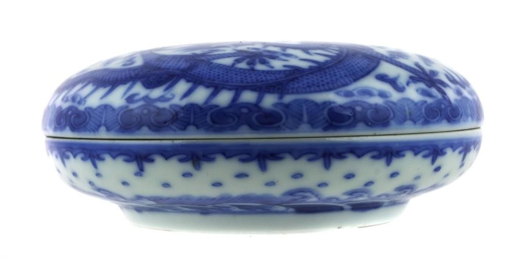 ANTIQUE CHINESE BLUE WHITE LIDDED