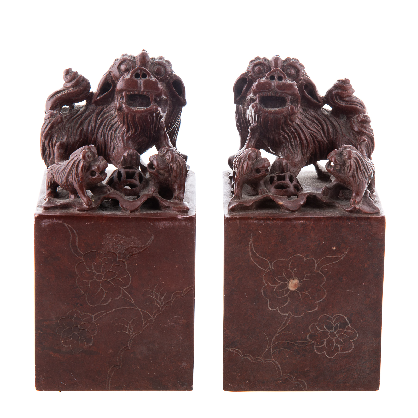 A PAIR OF CARVED HARDSTONE CHOPS 29dea5