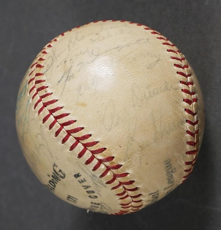 YANKEE TEAM SIGNED BALL, MANTLE,