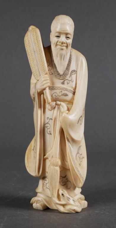 ANTIQUE CHINESE IVORY CARVINGOld