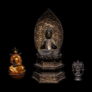 Three Buddhas comprising two bigger 2a18ef