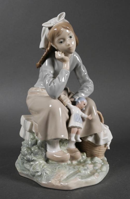 LLADRO FIGURINE 1211 GIRL WITH