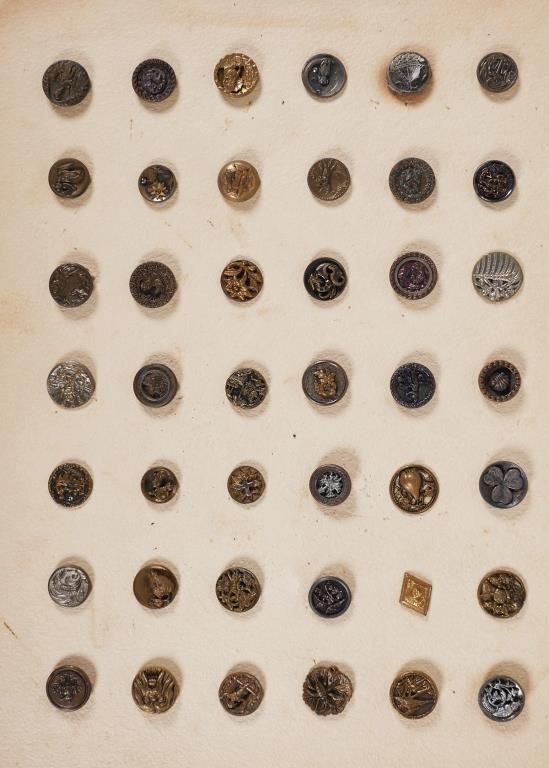 COLLECTION OF ANTIQUE METAL BUTTONSCollection 2a1c6f