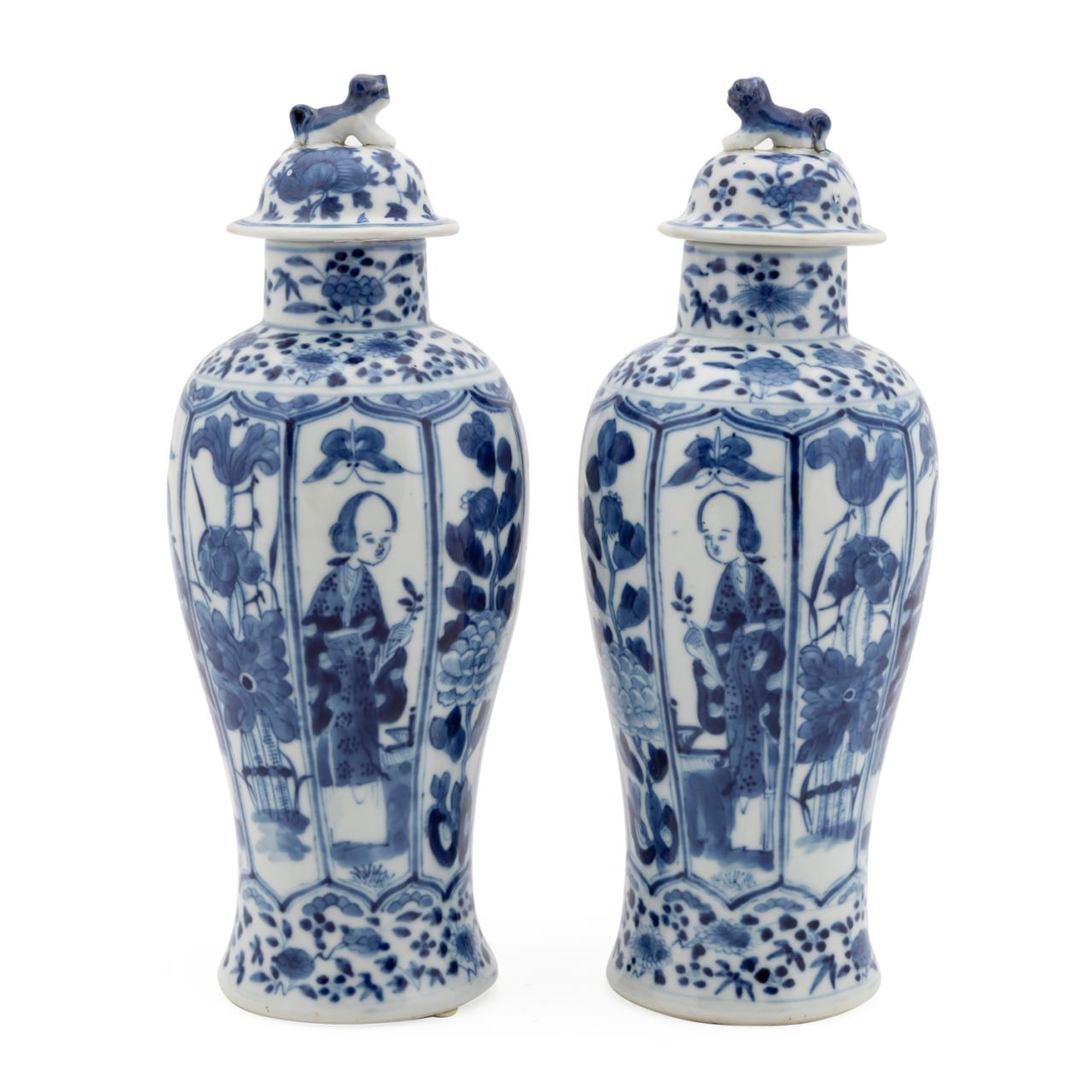 PAIR OF CHINESE BLUE AND WHITE 29f741